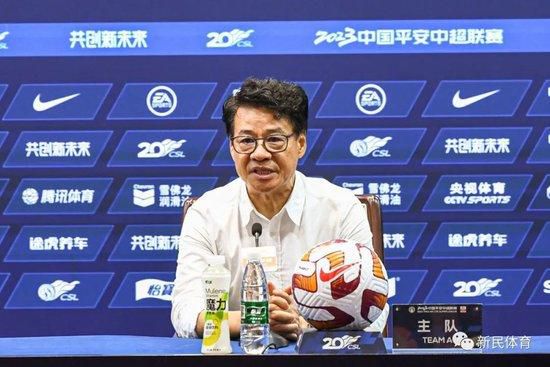 那意大利人忙问：怎么交接？是我们把人送过去，还是你们过来接？对方吩咐道：你先把货都带到甲板，保证她们面部没有任何遮挡，我们会派无人机先核实身份，核实准确后，我们会派快艇过去接人。